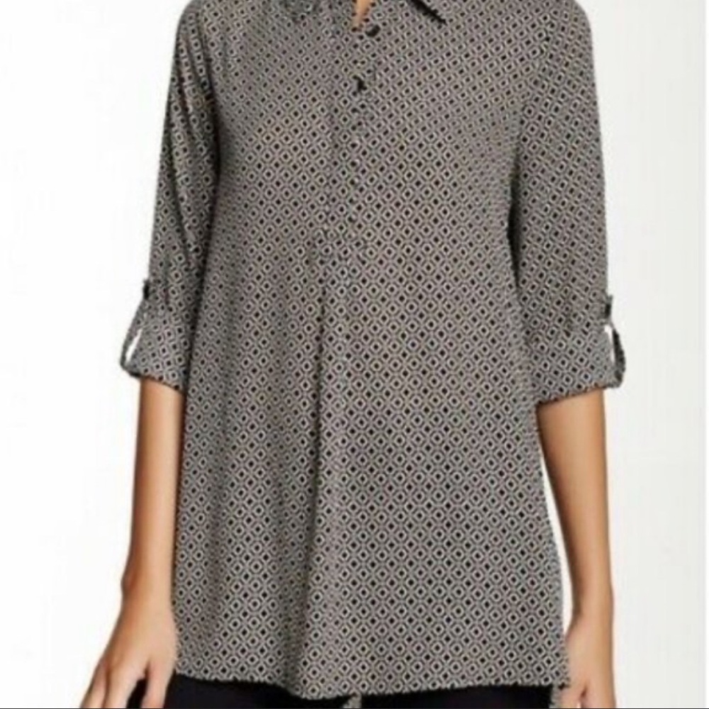 Plione for Anthropologie Silky geometric 3/4 button tunic top blouse - small